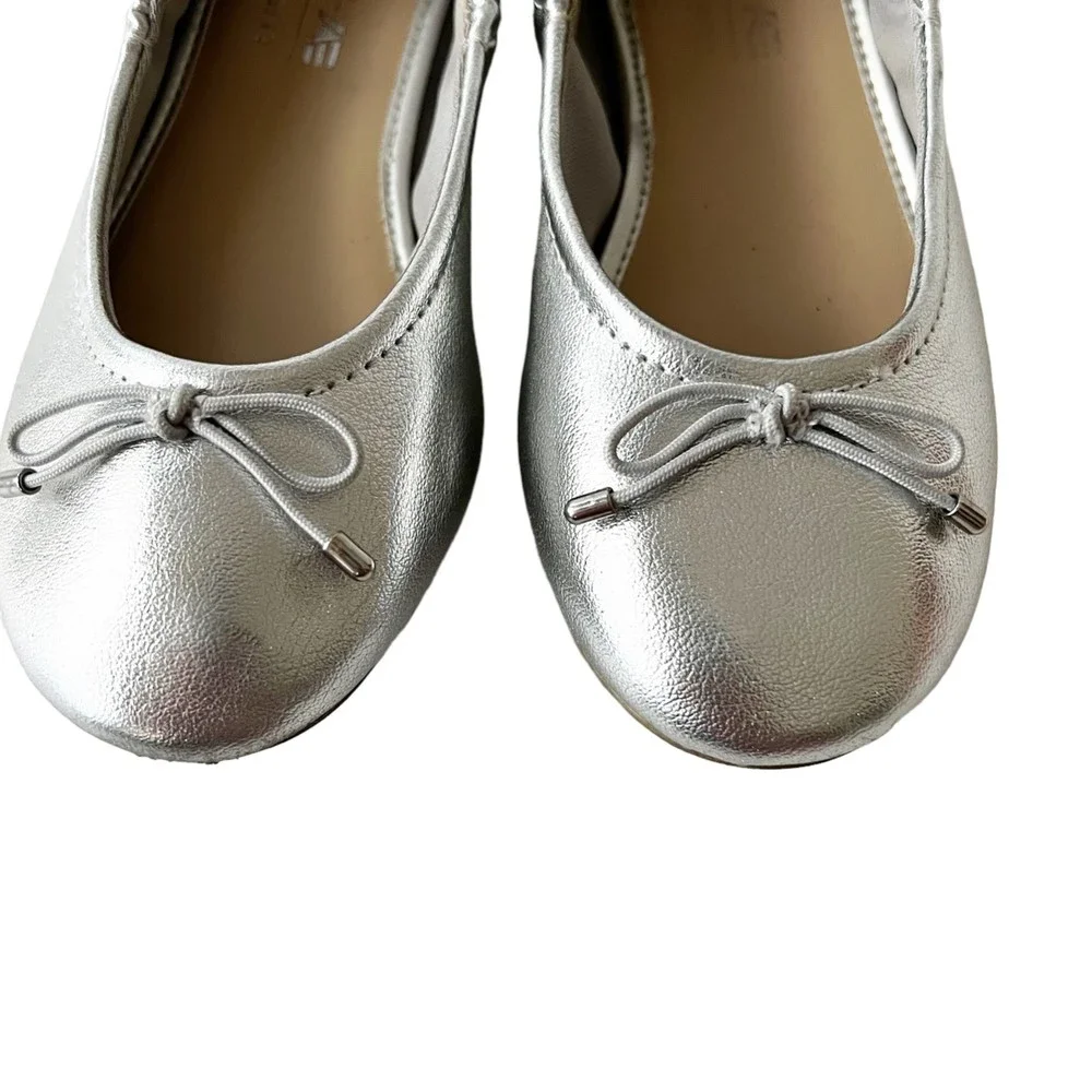 American Eagle Little Girls Ballet Flats Silver Metallic Bow Size 12.5 Worn Once
